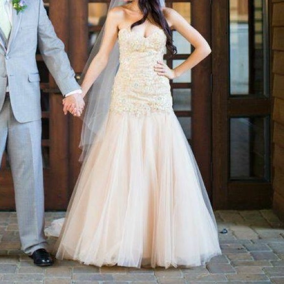 Watters Wedding Dress - Picture 3 of 7